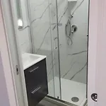 Bed and Breakfast S *