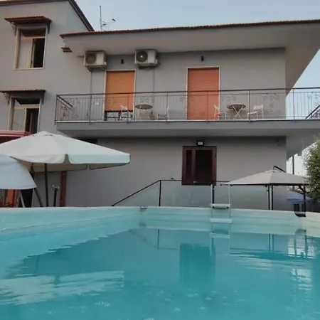 Bed & Breakfast S *
