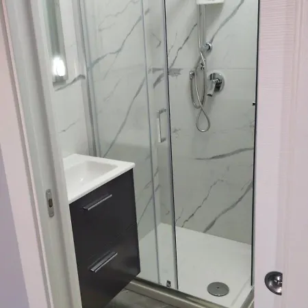 ベッド・アンド・ブレックファスト S *